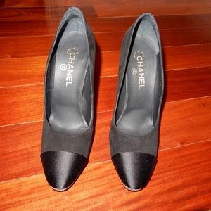 CHANEL suede pump, black, size 40